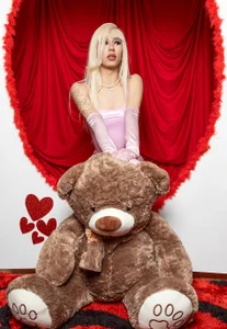 Zdjęcia Foxxy_Doll Meet Me Somewhere Between Love & Desire.:  4