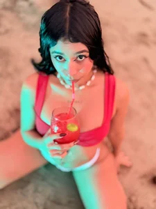 bratz_glloe beach day Gambar