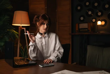 Aria_Vox The playful secretary Foto 3