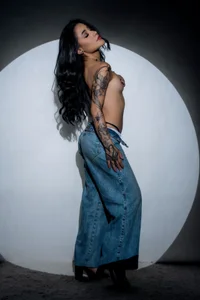🖤 Beauty wrapped in mystery. od Bby_izzy  5 snímek