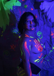 SammySmall_F_w PAINT HOT Pic 2