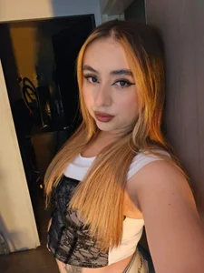 Keep your eyes on me love💖 de Lissmoonx_  3 photos