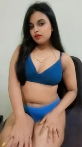 Sexy_Aaradhya Public Foto 4