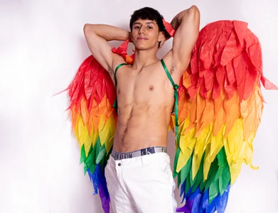 PRIDE 🌈 de Cristopher23_  4 Imagens