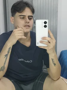 Andrew 😎 de Andrew___10  2 Imagens