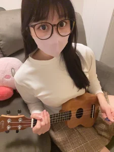 ウクレレ🎵 de 18ririco  Imagens