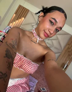 sweet and flirty, what you like 😏 de coraline_vera Foto 3