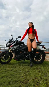 Raven_stonee01 CURVES AND MOTORCYCLES💖  4টি ছবি