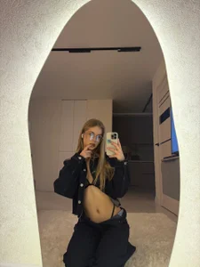 DebraSchneider Have you ever had sex in front of a mirror? Pic 5