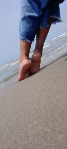 my feet like the sand the most de Elayha_28  2 photos