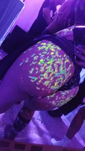 Ali_MartinのSexy neon girl🥵の 2枚の写真
