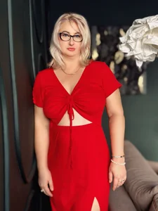 DianaFrances What dress should I wear on a date? Red? Fotka 4