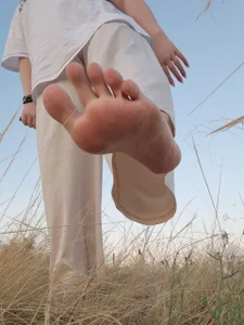 footfetish_baby aesthetics of the field Pic 4