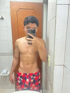 _TaylorBlack: Check in bathroom ( 5 фото)