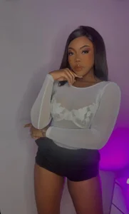 Lola_King Your body is a melody that lights the senses. 🔮💜 Billede 2