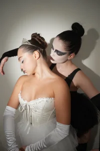 no_angelll: White&Black Swan 🤍🖤 ( 2 фото)