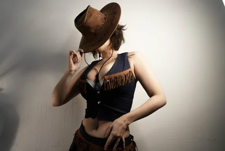 AdalynGlowsのCowboy girlの 7枚の写真