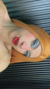 The way you look at me bristles my skin. de AndyBlake_  3 Imagens