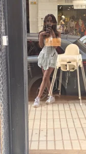 EmmyCortez “Shining natural under the palm trees 🌴✨” Immagine  3