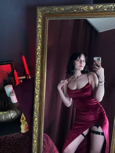 Your Queen de cherry_lilith  2 Imagens