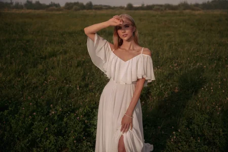 4example_Chloe𝙳𝚒𝚟𝚊 𝚒𝚗 𝚝𝚑𝚎 𝚏𝚒𝚎𝚕𝚍 Bild 8