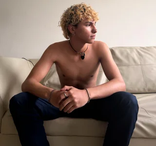 Public de noah_beck  2 Imagens