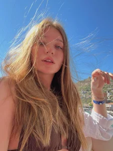 TinnyTiana Public Hình