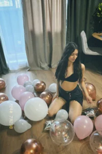 SelenaHold Public Pic 2