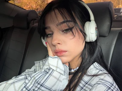 Holly_official Public Pic 6