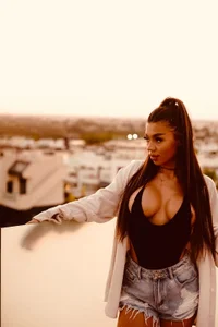 Dive deep into my secret fantasies 🌊🔥 de Fancy_Jenn  3 Imagens