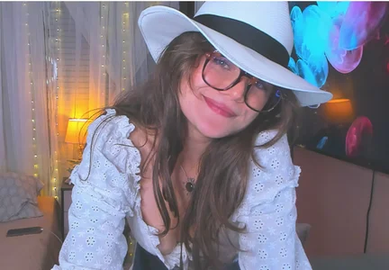 Tallulah_Kinky Tallulah’s hat 👒 Pic 8