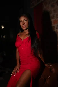 Wish in each curve 🔥🥵 de rebeca_cortez_  2 photos