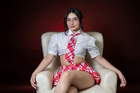 EmilyTurneer A Sexy schoolgirl 📚  4টি ছবি