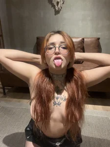 SweetJennaa My mouth is waiting for your huge load 😛 Foto