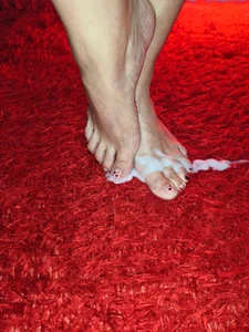 Luna_isabella kullanıcısının I want your semen on my feet 💦👣 albümü -  4 fotoğraf