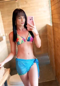 PamelaAnderson_2 Happiness and love টি ছবি