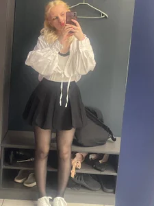 DunkedEssay BlondePoutMirror Gambar 3