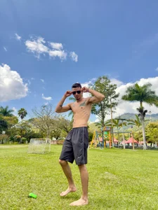 SharonTygaX OUTDOORS  6টি ছবি