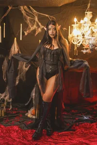 RiriiBrunette__ the goddess of darkness 🖤🐦‍⬛ Billede 2