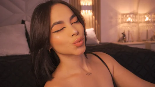 imLeanna_ Tell me… am I distracting you? 😈 slika 2