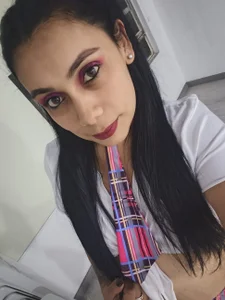 Zdjęcia Nyra_Queen ???? The naughtiest schoolgirl just came to class... but I think I don't want to behave well today??: 