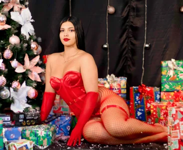 ElizabethRodriiguez 🎄 Your gift... is me. Pic 4