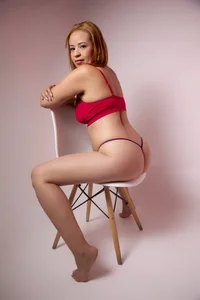 AnaTaylorr Public รูป  2