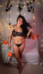 jolie_lovv Look how sexy I am this Halloween🎃😈 Bilde 2