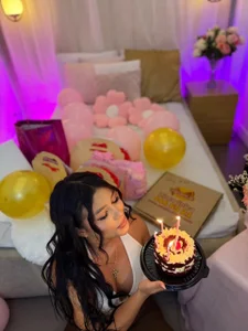 kassia_kim It's my birthday!!👑 Pic 3