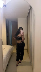 sharonlewy_ Hi, nice to meet you, I'm Sharon.🌹 Pic 2