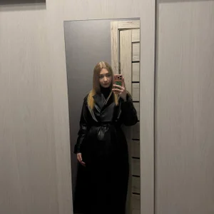 AveryBerkson my new raincoat Immagine  3