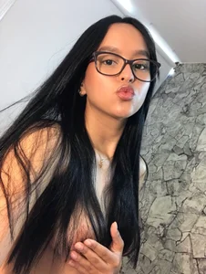 Emilybateee So Sexy Pic 4