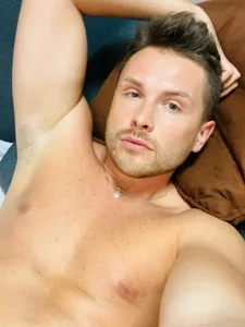 New Foto hot de MartinBrandon  3 photos