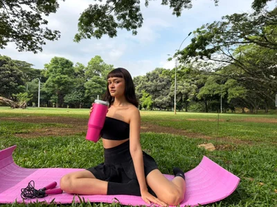 Between stretches and temptations 🔥😏 de candyclair1 Foto